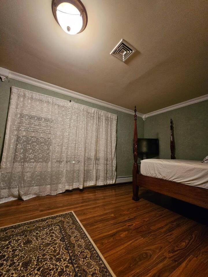 Homestay The Royal Redwood